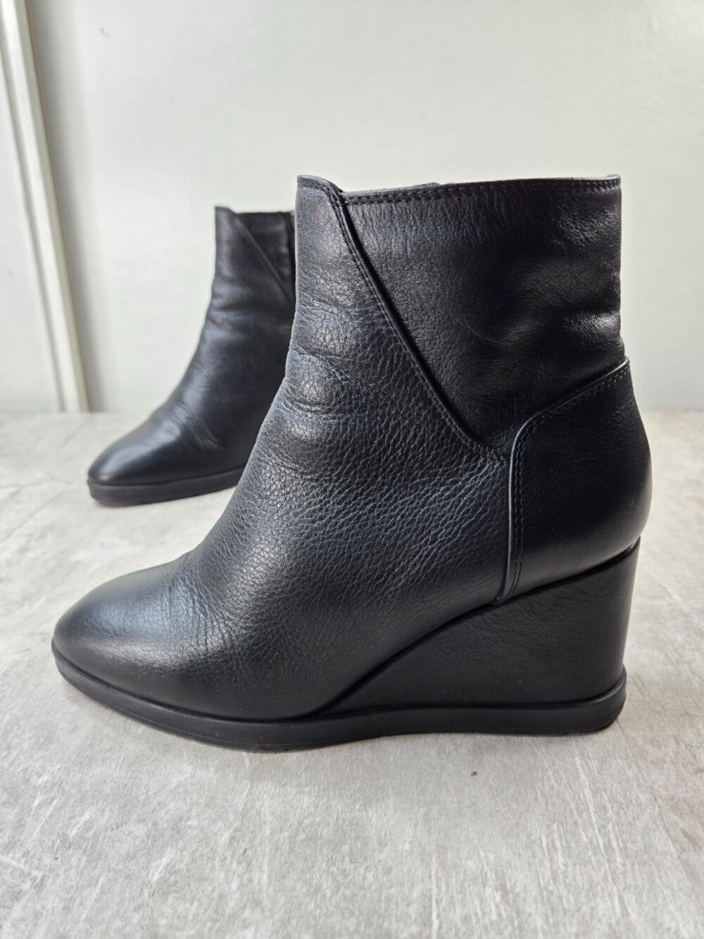 Aquatalia Wedge Ankle Boots Sz 6 Black Calf Leather Booties Edgy Chic Minimalist